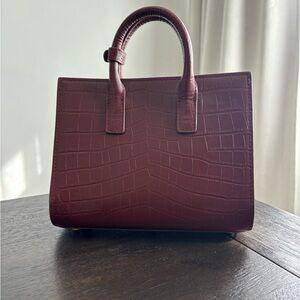 Elegant Crocodile-Embossed Burgundy Handbag